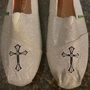Atlas Silver Sparkle Cross Ladys Shoes Size W8 1/2